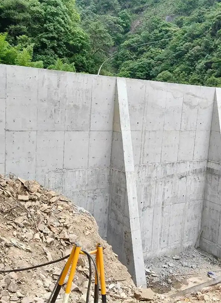 张家口下花园区重力式挡土墙